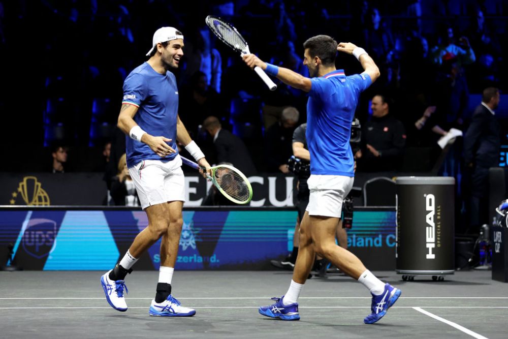 „Tenismenul din gumă”, Novak Djokovic i-a uluit pe italieni, învingându-l pe Stefanos Tsitsipas din unghiuri imposibile_8