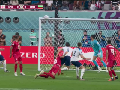 Ocazie Anglia! Maguire trimite o lovitură de cap fix în bară! Ocazie Anglia! Maguire trimite o lovitură de cap fix în bară! _2263