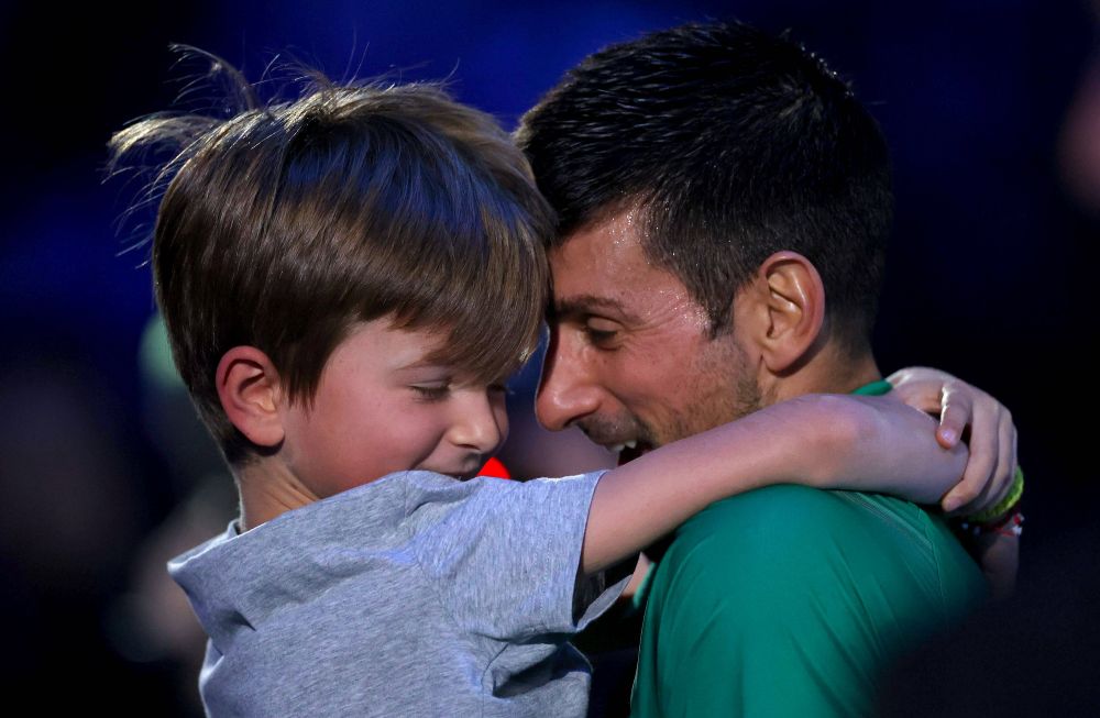 Fiica lui Novak Djokovic, Tara, a încăput în trofeul câștigat de sârb la Turneul Campionilor: imaginile care s-au viralizat_11