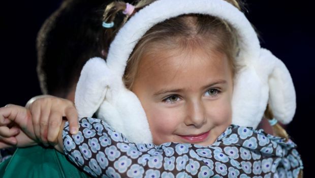 
	Fiica lui Novak Djokovic, Tara, a încăput în trofeul câștigat de sârb la Turneul Campionilor: imaginile care s-au viralizat
