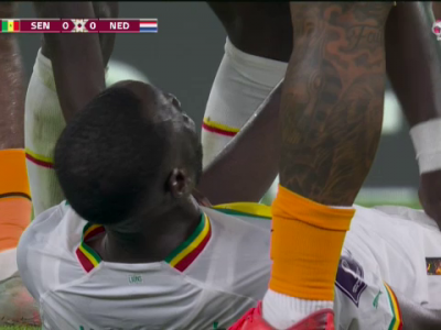 Cheikhou Kouyate părăsește terenul pe targă, în urma unei accidentări stupide, după un contact... Cheikhou Kouyate părăsește terenul pe targă, în urma unei accidentări stupide, după un contact..._2289