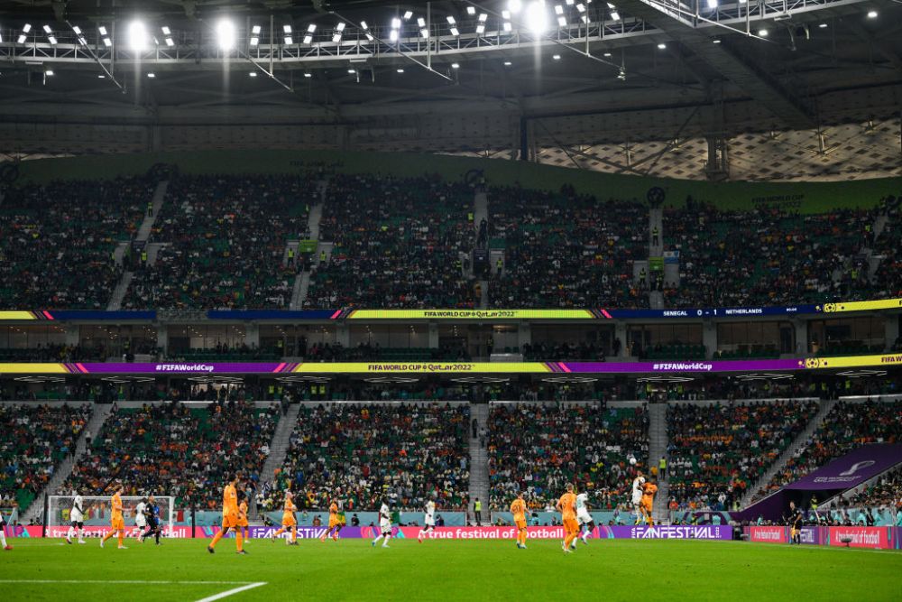 Qatarul a anunțat o asistență de 41.721 de spectatori, deși stadionul are o capacitate mult mai mică și au fost multe locuri goale_5
