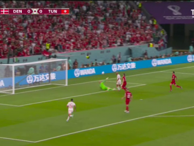 Ocazie Tunisia! Jebali scapă din nou singur cu Schmeichel, de data aceasta fprp a fi offside, numai... Ocazie Tunisia! Jebali scapă din nou singur cu Schmeichel, de data aceasta fprp a fi offside, numai..._2333