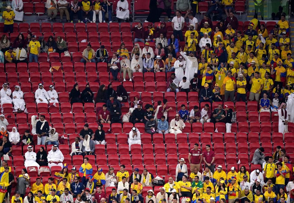 De ce se anunță stadioane pline la Cupa Mondială când sunt scaune goale? Primele explicații_1