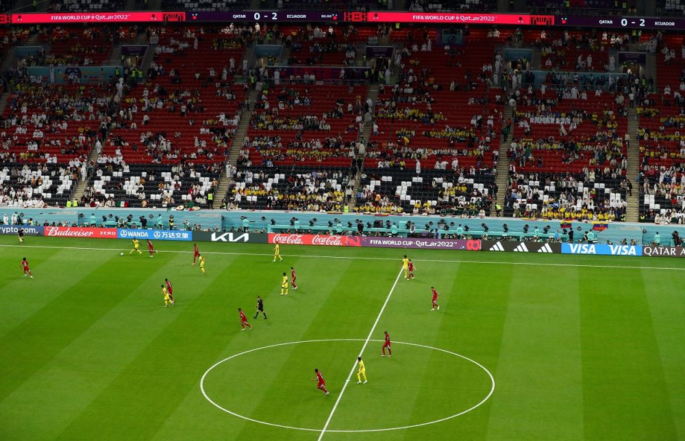De ce se anunță stadioane pline la Cupa Mondială când sunt scaune goale? Primele explicații_3