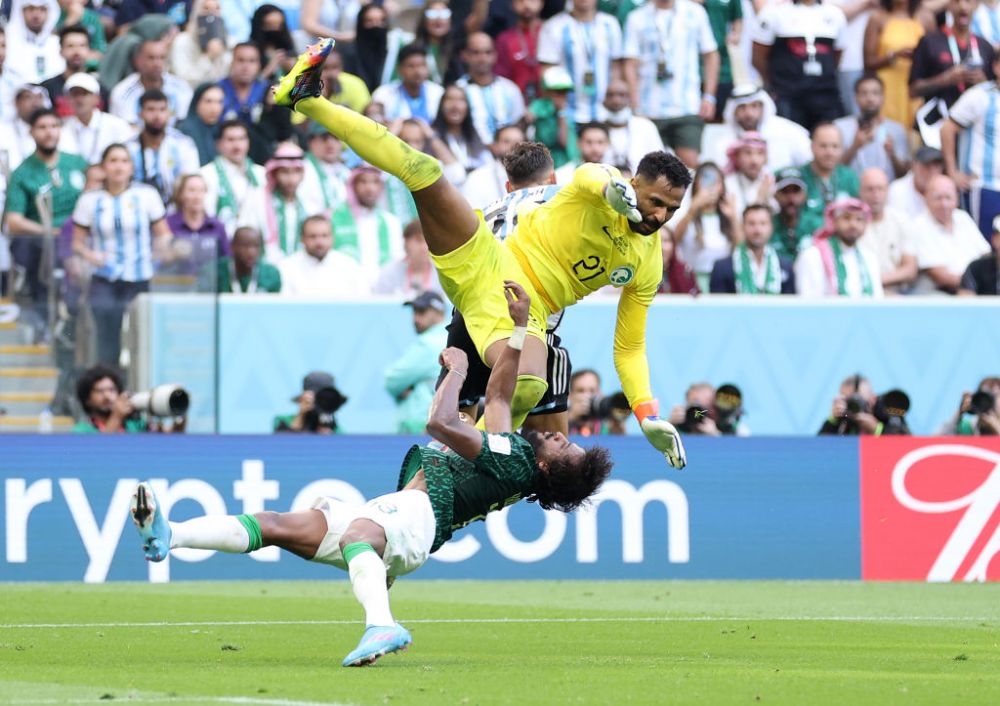 Imagini horror cu accidentarea jucătorului Arabiei din meciul cu Argentina! Are bărbia fracturată + Prințul a trimis avion privat pentru a-l duce la operație _8