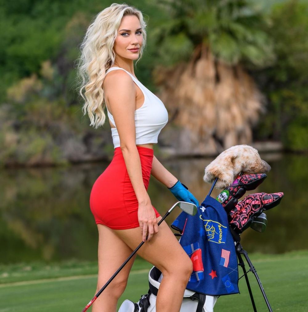 Paige Spiranac a dat la schimb crosa de golf pentru mingea de fotbal. Secvențe spectaculoase cu cea "mai sexy femeie din lume"_64