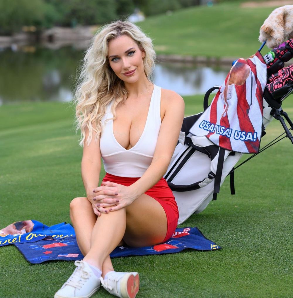 Paige Spiranac a dat la schimb crosa de golf pentru mingea de fotbal. Secvențe spectaculoase cu cea "mai sexy femeie din lume"_65