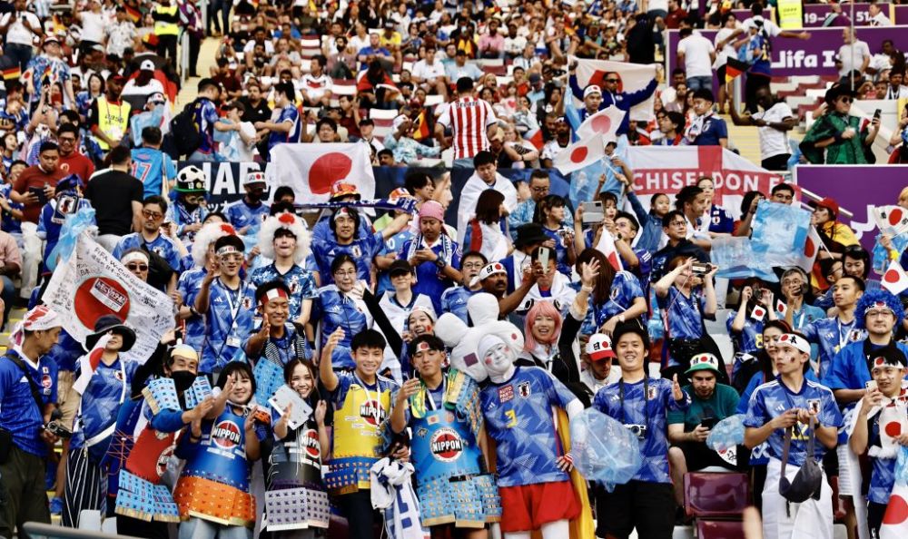 Fanii Japoniei, din nou la înălțime! Au rămas și după meciul cu Germania pentru a strânge toate gunoaiele_2