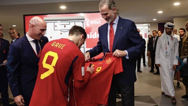 
	Regele Spaniei a mers în vestiar după victoria la scor cu Costa Rica. Discursul ținut în fața jucătorului
