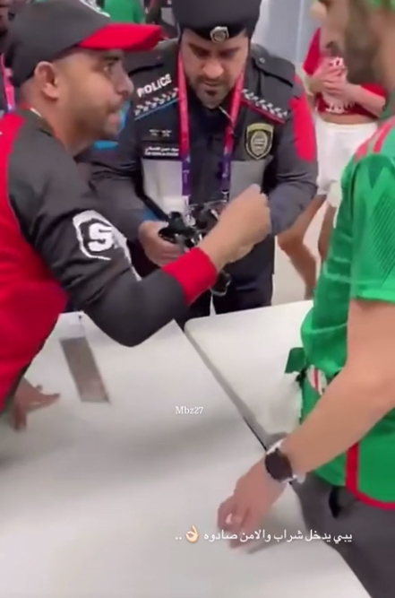 Trucul folosit de un fan la Cupa Mondială pentru a introduce alcool pe stadionul din Qatar. Secvențele sunt virale_2