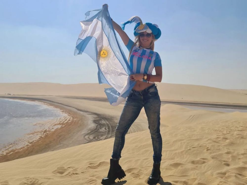 Ea este cel mai sexy fan al naționalei Argentinei. Melisia Artista este cântăreață, influencer, dar și o împătimită a fotbalului_12