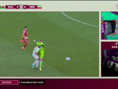 Cartonaș roșu! Hennessey este eliminat după o intrare dură asupra unui adversar. Arbitrul a decis... Cartonaș roșu! Hennessey este eliminat după o intrare dură asupra unui adversar. Arbitrul a decis..._2522