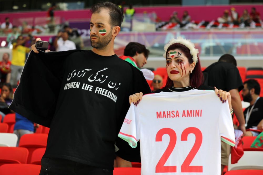 Iranienii o plâng pe Masha Amini, fata ucisă de regimul de la Teheran! Imagini emoționante în Qatar_13