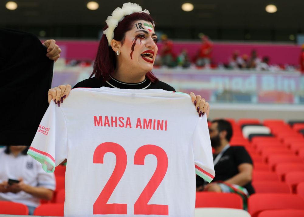 Iranienii o plâng pe Masha Amini, fata ucisă de regimul de la Teheran! Imagini emoționante în Qatar_15