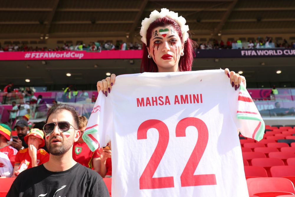 Iranienii o plâng pe Masha Amini, fata ucisă de regimul de la Teheran! Imagini emoționante în Qatar_6
