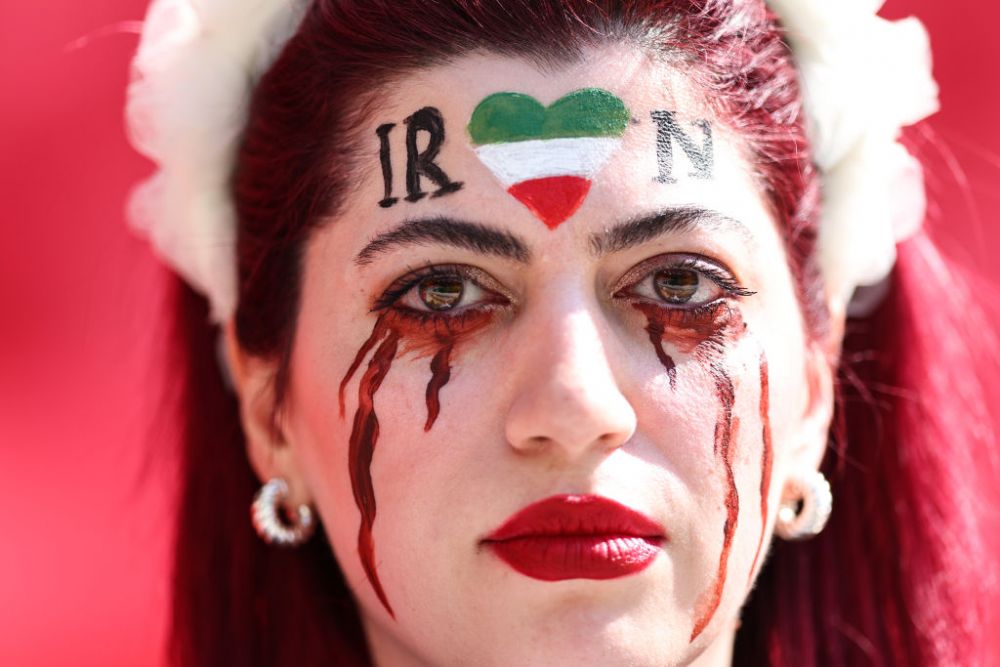 Iranienii o plâng pe Masha Amini, fata ucisă de regimul de la Teheran! Imagini emoționante în Qatar_7
