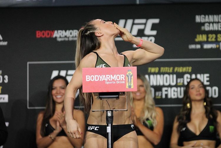 Vanessa Demopoulos, din clubul striptease în cușca UFC _5