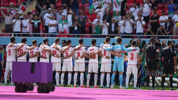 
	Imnul cu voce și fără voce. Schimbarea de atitudine a iranienilor la Cupa Mondială, explicată în direct, de la Doha. &quot;Am fost martor al unei scene&quot;
