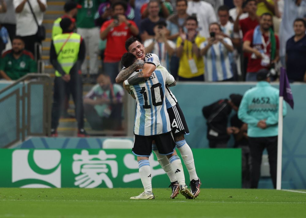 Cine e Enzo Fernandez, autorul unui gol fantastic în Argentina - Mexic. Tânărul e la prima reușită în tricoul „pumelor” și are o cotă pe piață uriașă_35