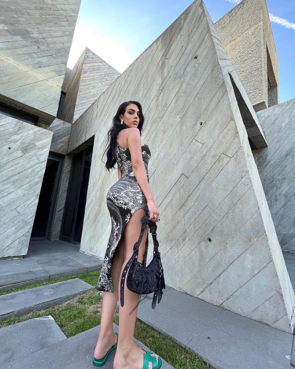 Georgina Rodriguez, pe stilul bling-bling! A apărut 'imbrăcată în bani' într-un cazino cu o geantă de peste 350.000 de euro _135