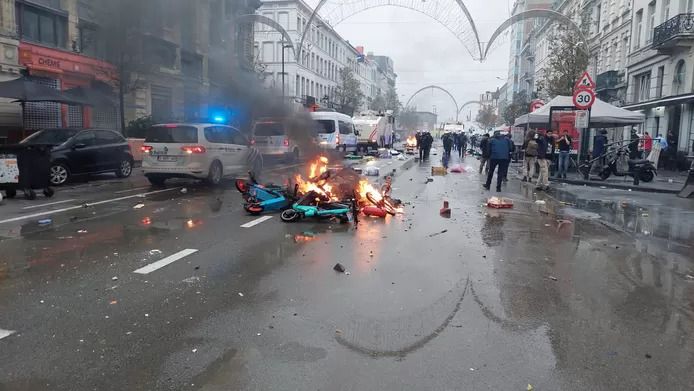 Prăpăd în Bruxelles! Fanii marocani au răsturnat scutere și au avariat mașini. A intervenit și primarul orașului_2