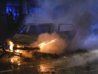 
	Prăpăd în Bruxelles! Fanii marocani au răsturnat scutere și au avariat mașini. A intervenit și primarul orașului
