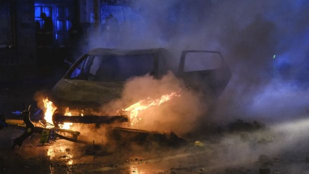 
	Prăpăd în Bruxelles! Fanii marocani au răsturnat scutere și au avariat mașini. A intervenit și primarul orașului
