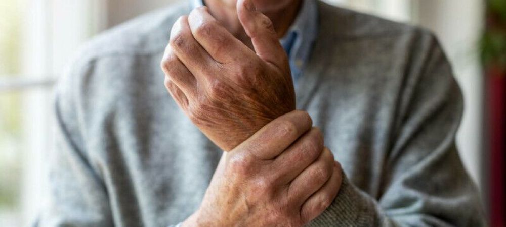 Durerile articulare apar odată cu îmbătrânirea fiziologică. Cum le tratăm