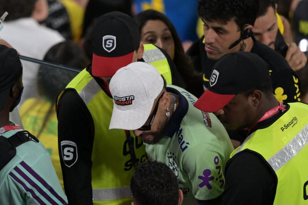 Fanii Braziliei au uitat de meci! S-au pozat cu ”Neymar”, în timpul partidei Brazilia - Elveția_7
