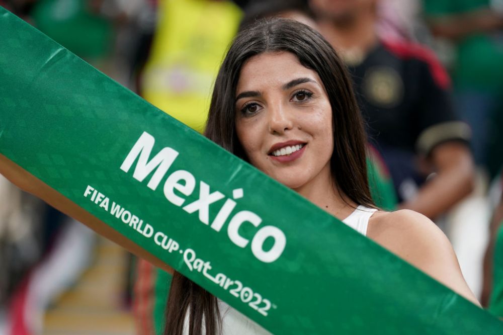 Spectacol de culoare în tribune la partida Arabia Saudită-Mexic. Fanii celor două naționale s-au întrecut în costumații de excepție_1