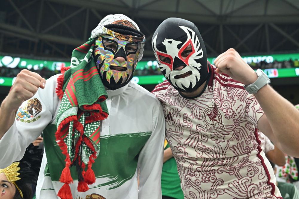 Spectacol de culoare în tribune la partida Arabia Saudită-Mexic. Fanii celor două naționale s-au întrecut în costumații de excepție_17