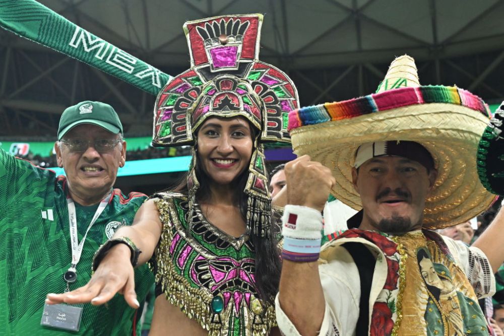Spectacol de culoare în tribune la partida Arabia Saudită-Mexic. Fanii celor două naționale s-au întrecut în costumații de excepție_4