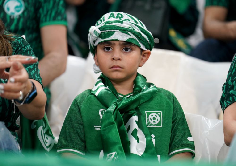 Spectacol de culoare în tribune la partida Arabia Saudită-Mexic. Fanii celor două naționale s-au întrecut în costumații de excepție_5