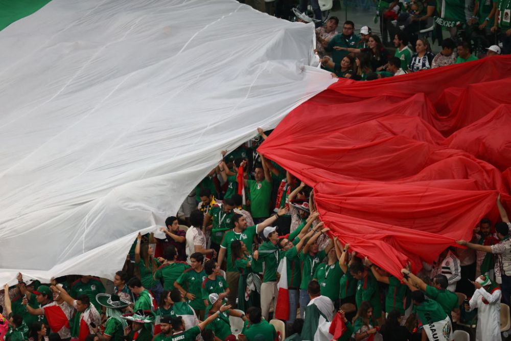Spectacol de culoare în tribune la partida Arabia Saudită-Mexic. Fanii celor două naționale s-au întrecut în costumații de excepție_10