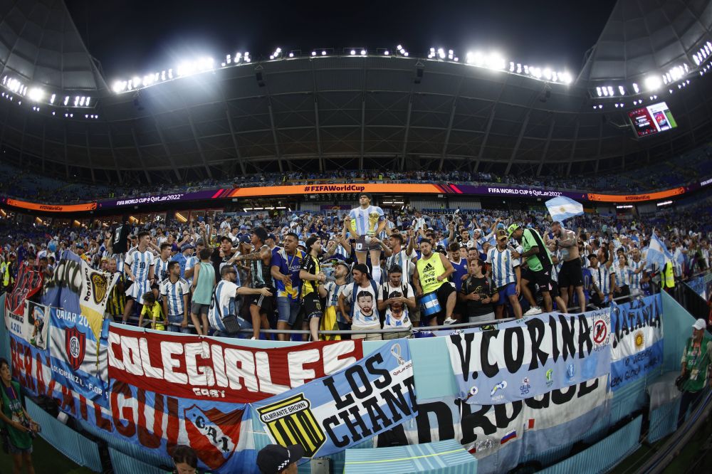Fani dezlănțuiți! Cele mai tari imagini cu suporteri argentinieni la meciul cu Polonia_1