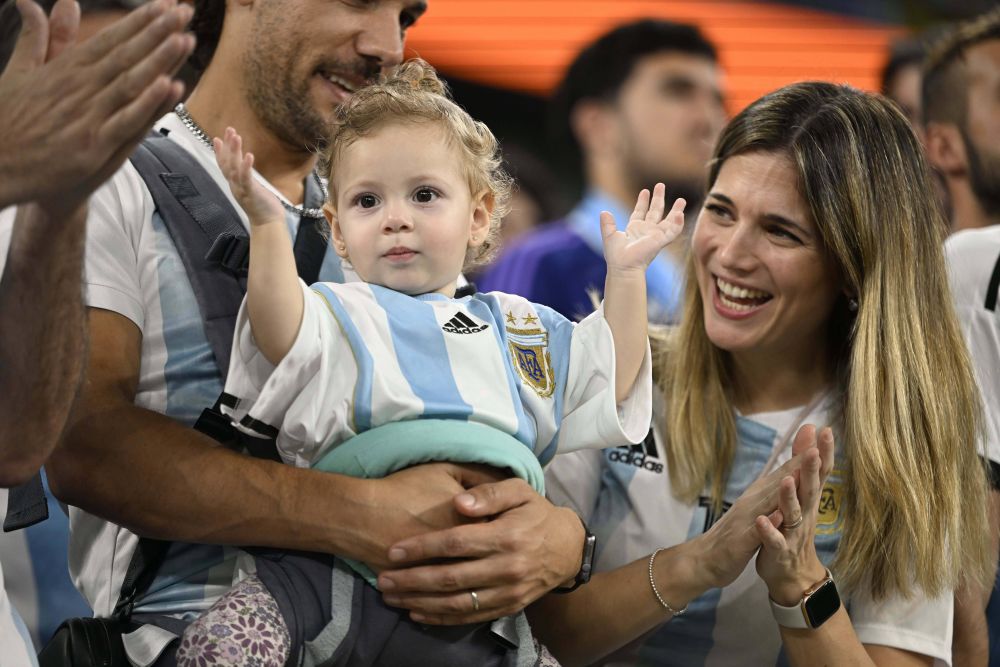 Fani dezlănțuiți! Cele mai tari imagini cu suporteri argentinieni la meciul cu Polonia_15