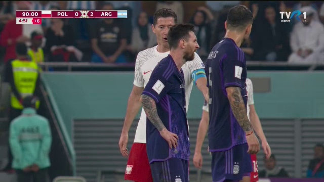 S-a supărat Messi pe Lewandowski că i-a luat locul la Barcelona? Starul argentinian nu a vrut să dea mâna cu atacantul polonez în timpul meciului_27