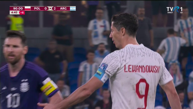 S-a supărat Messi pe Lewandowski că i-a luat locul la Barcelona? Starul argentinian nu a vrut să dea mâna cu atacantul polonez în timpul meciului_6