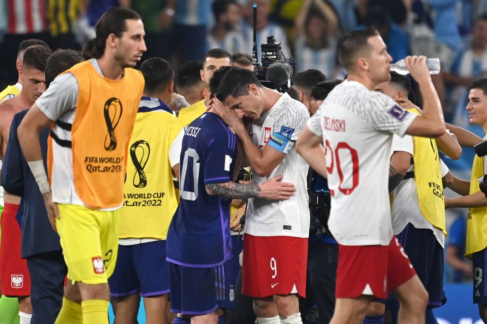 Ce i-a zis Messi lui Lewandowski la final, după ce în timpul meciului Argentina - Polonia l-a lăsat cu mâna întinsă_12