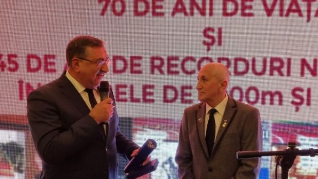 
	La 70 de ani, Ilie Floroiu a primit Ordinul Excelența Olimpică. Constănțeanul deține recordurile României la 5.000 m și 10.000 m de 45 de ani!
