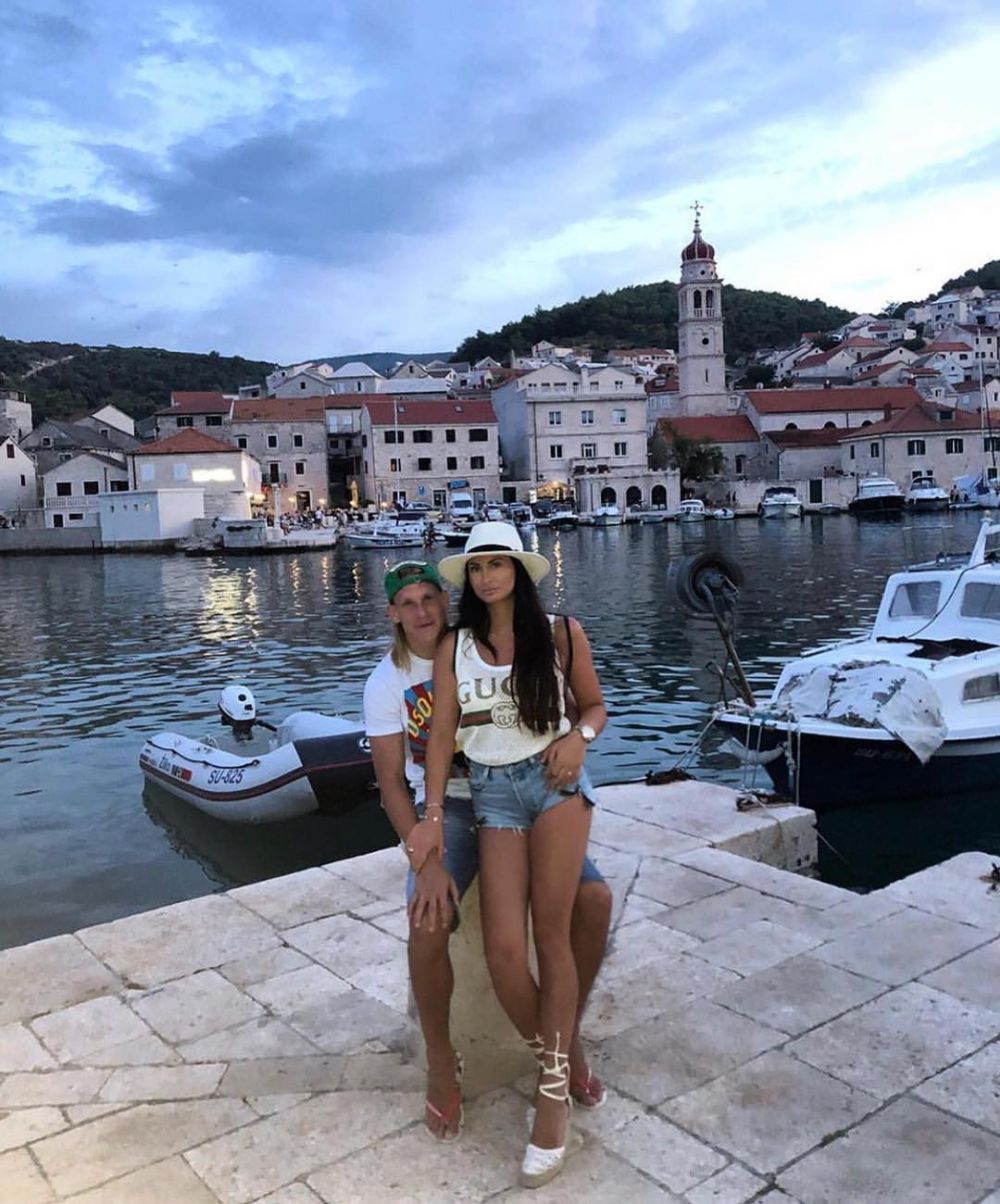 Domagoj Vida se iubește cu Miss Croația. Ivana Vida atrage atenția la Cupa Mondială din Qatar_2
