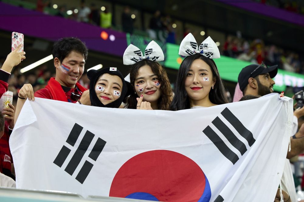 Reacția lui Son Heung-min după calificarea Coreei de Sud în optimile de finală ale Cupei Mondiale_4