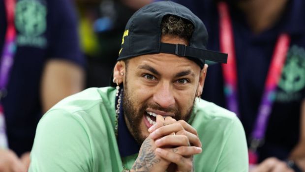 
	Cum a fost surprins Neymar în tribune, la meciul dintre Camerun și Brazilia
