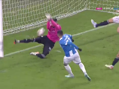 Ocazie Universitatea Craiova! Șutul lui Baiaram este deviat și ajunge chiar la Rivaldinho. Numai... Ocazie Universitatea Craiova! Șutul lui Baiaram este deviat și ajunge chiar la Rivaldinho. Numai..._2974