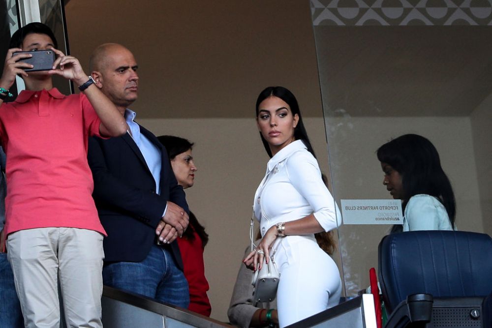 Georgina Rodriguez a renunțat la haine pe plaja din Doha! Cum poate arăta în costum de baie iubita lui Cristiano Ronaldo la jumătate de an după ce a născut _147