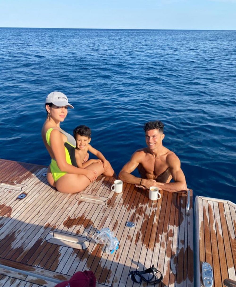 Georgina Rodriguez a renunțat la haine pe plaja din Doha! Cum poate arăta în costum de baie iubita lui Cristiano Ronaldo la jumătate de an după ce a născut _6