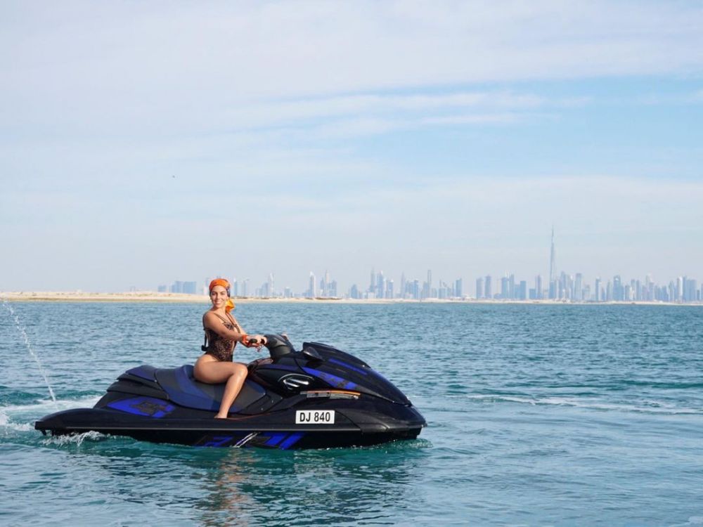 Georgina Rodriguez a renunțat la haine pe plaja din Doha! Cum poate arăta în costum de baie iubita lui Cristiano Ronaldo la jumătate de an după ce a născut _9