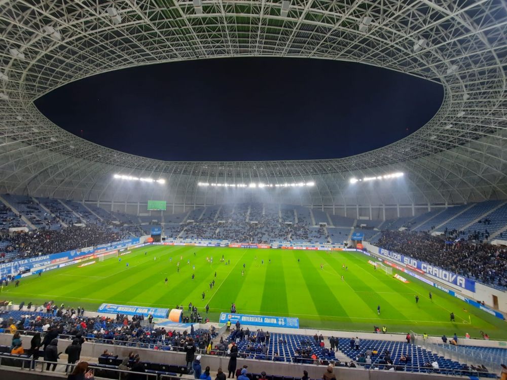 Atmosferă „incendiară” la Craiova. Arbitrul a oprit de trei ori meciul în 10 minute și i-a trimis pe jucători la vestiare _16