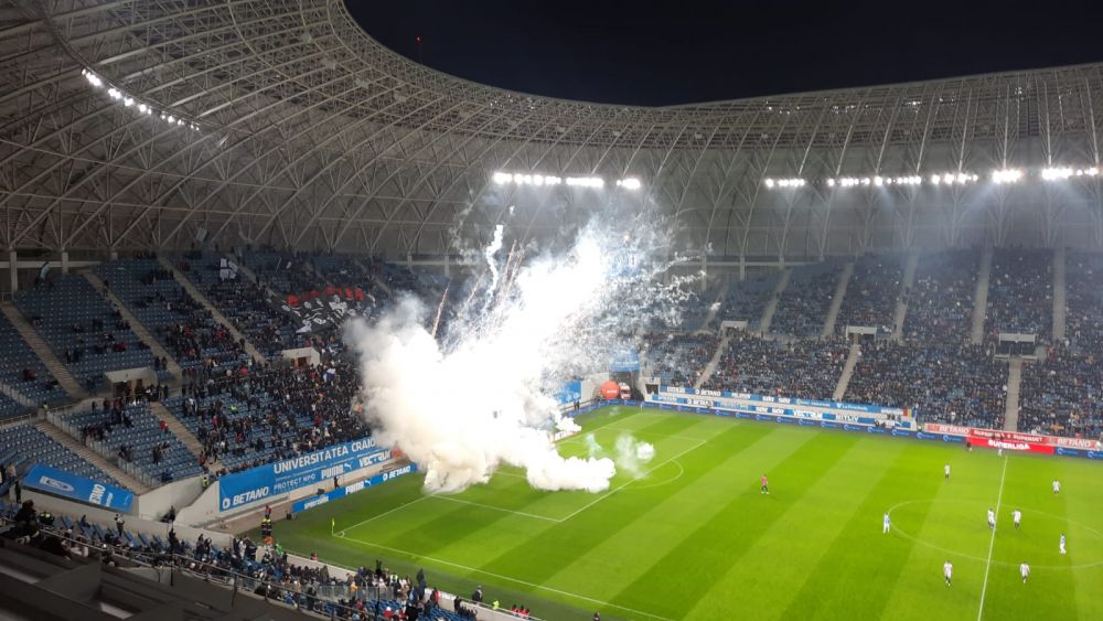 Atmosferă „incendiară” la Craiova. Arbitrul a oprit de trei ori meciul în 10 minute și i-a trimis pe jucători la vestiare _41
